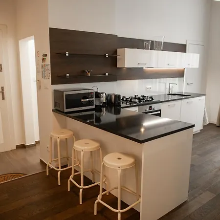 Luxury Modern Designed Oldtown شقة *